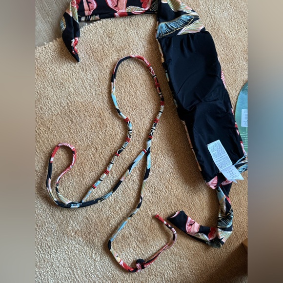 🌴NWT FARM Rio Coconut Night Bikini Top - Picture 9 of 10